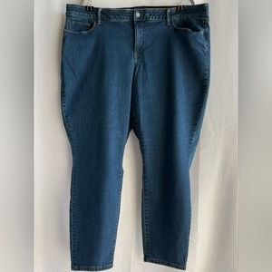 Ava & Viv / Skinny Blue Jeans / 22W